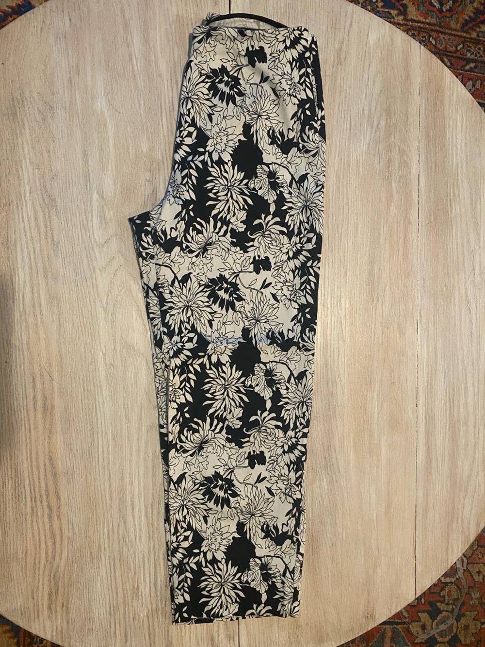 Allison Taylor Black & white Floral Cropped Pants